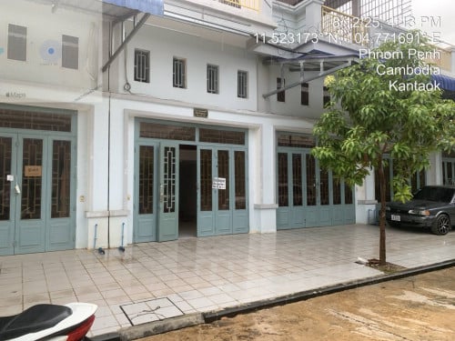 ផ្ទះល្វែងបុរីលឹម ឈាងហាក់