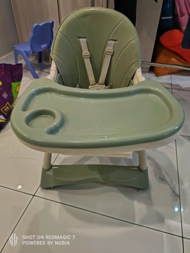 កៅអីញបាយ របស់ក្មេង អាចប៉ុន្លោតកំពស់បាន