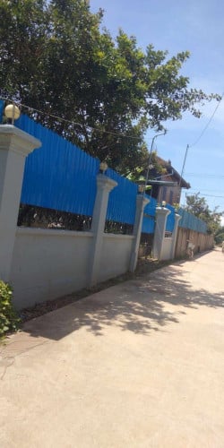 ដីភូមិស្វាយកណ្តាល​ ឃុំស្វាយសាច់ភ្នំ សំរាប់លក់