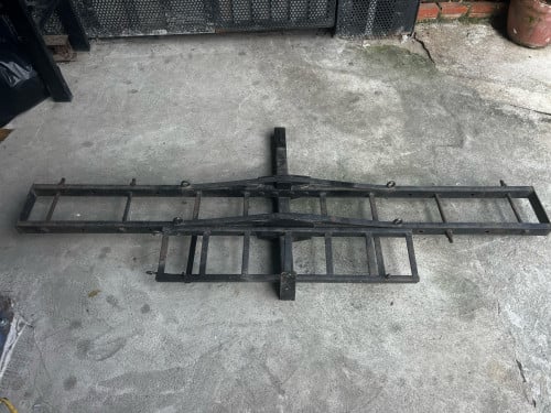 ដែកដឹកម៉ូតូពីក្រោយឡាន