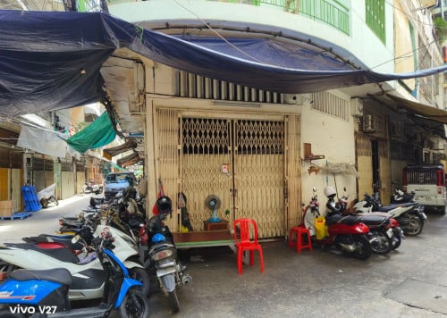 ផ្ទះអាជីវកម្មកែង ដាក់លក់ នៅជិតផ្សារអូរឬស្សី