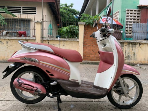 ម៉ូតូមួយតឹក លក់ឡៃឡុង