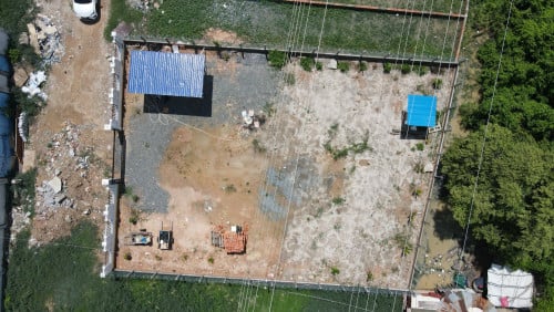 ដីលក់ទំហំ 553m2 ស្មើ ដីមុខ 20m x 29~26m ដីចាក់បំពេញស្មើសាច់ស្អាត នឹង មានរបង១ជុំស្រេច