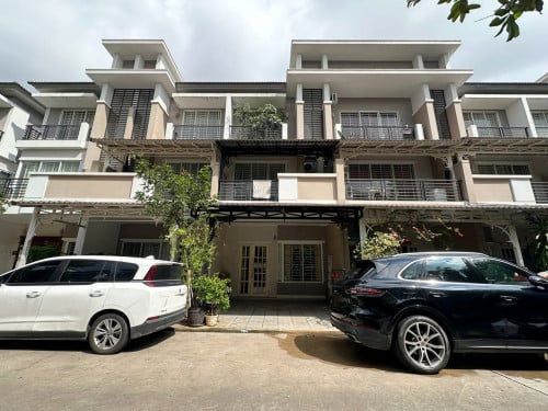 វីឡាកូនកាត់ LA សម្រាប់ជួល | Link Villa LA For Rent in Borey Penghuot Boeung Snor