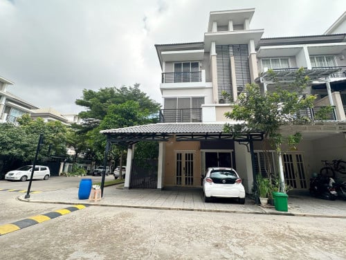 វីឡាកូនកាត់ LA កែងសម្រាប់ជួល | Link Villa LA For Rent in Borey Penghuot Boeung Snor