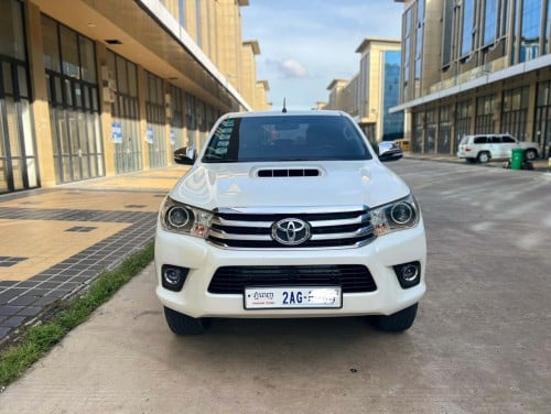 ស្តុកថ្មី បងប្អូន Toyota Hilux Revo 2016