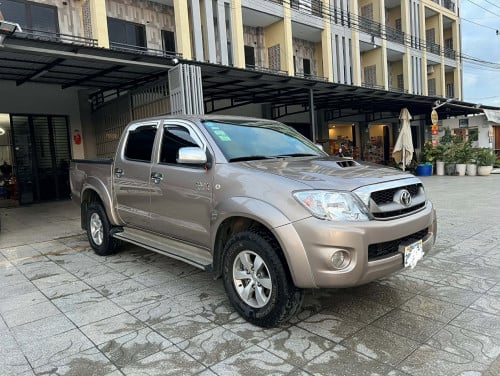 ស្តុកថ្មី បងប្អូន Toyota Hilux Vigo 2010 ឆ្នំាខ្ពស់
