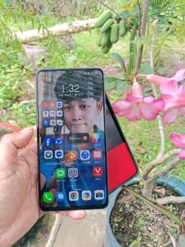 Huawei​ mate 20x អេក្រង់7.2 128g CH version 97%(ចរចារបាន)