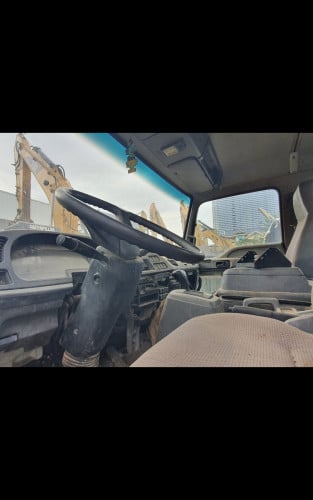 Isuzu 8ton  2001 Tax paper clearance sale $13500