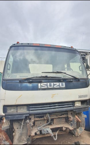 Isuzu 8ton  2001 Tax paper clearance sale $13500