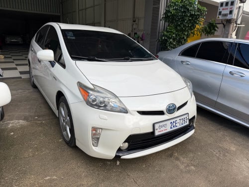 Prius 2013 Option 5 Advance ស្លាយកុងទ័រ អេក្រង់ធំ ឡានមូល អត់បុកប៉ះ ថ្នាំសុីនមួយជុំ ម្ចាស់ដើម
