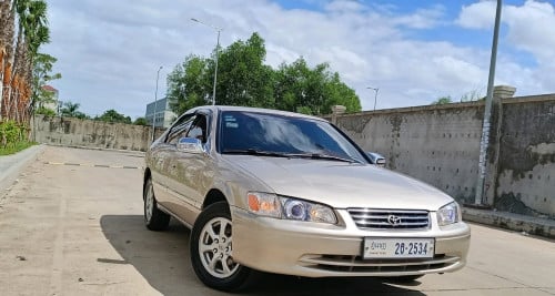 TOYOTA CAMRY LE Sចុច