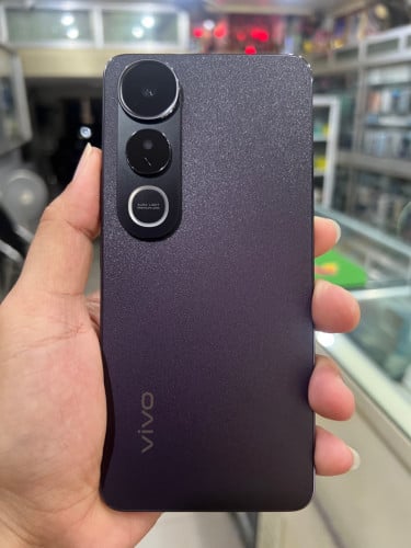 Vivo V50 Lite (8GB+8GB/256GB) នៅថ្មី99% និងមានគ្រឿងហ្សុីនទាំងប្រអប់