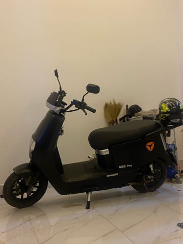 yadea ម៉ូតូអាគុយ e8spro 900$ ជិះបាមឭម4000km