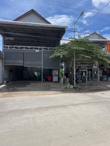 ឃ្លាំលក់បន្ទាន់