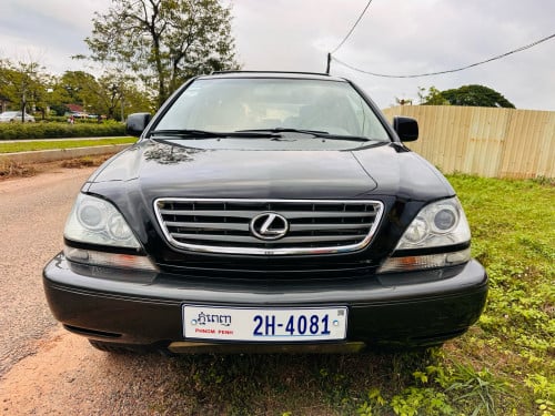 សួរស្តីបងប្អូនចង់បានឡានទៅប្រើLexusRX300ឆ្នាំ1999ប៉ុង1ឡានសុំណុំស្អាតតំលៃត្រឹមតែ7900$$ចរចារបានតិចតូចទេ