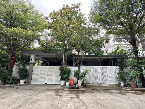 វីឡាភ្លោះសម្រាប់លក់ | Twin Villa For Sale in Borey Penghuot Boeungsnor