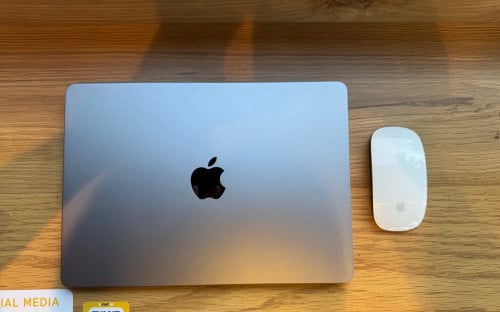 MacBook Air M2 (8GB RAM / 256GB SSD) + Magic Mouse  ,  Good condition