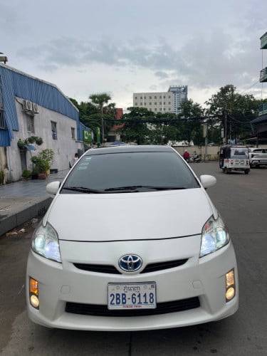 Toyota Prius ឆ្នាំ 2010 Options 3 តំបូល សឡា