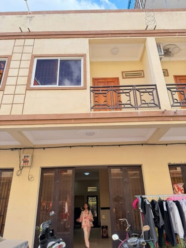 ផ្ទះលក់បន្ទាន់ធូរៗ