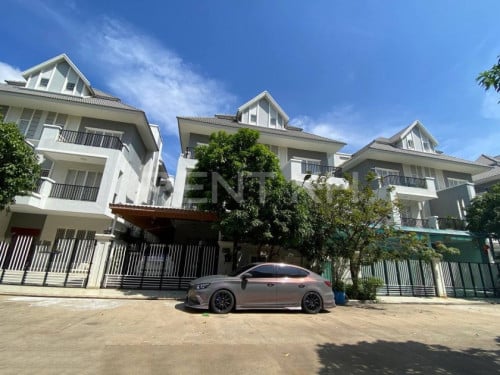 វីឡាភ្លោះសម្រាប់ជួលនៅបុរីភ្នំពេញថ្មី (គ្រីស្តាល់ផាក)