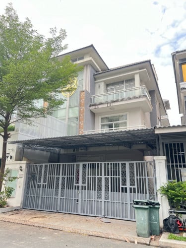 វិឡាភ្លោះបុរីអរគីដេ២០០៤