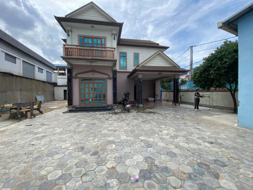 វិឡាជួល ក្រោយព្រលានចាស់ ចោមចៅ