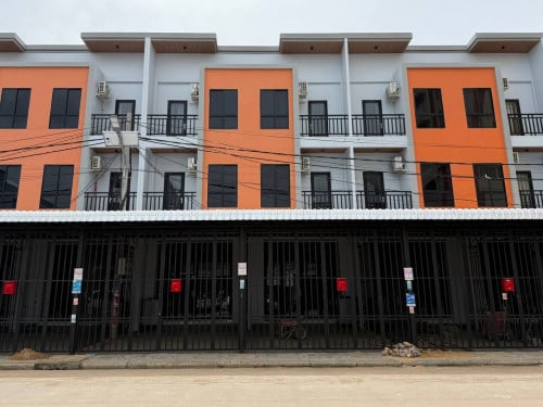 ផ្ទះជួល3ល្វែងជាប់គ្នា