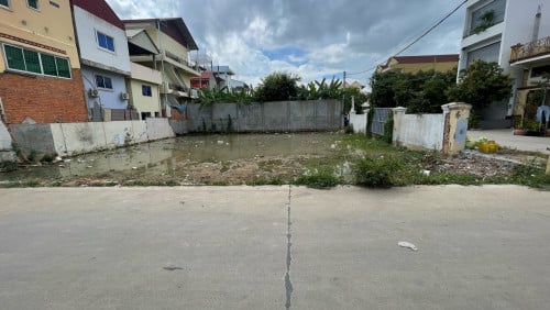 ដីកែងលក់បន្ទាន់ខ្លាំង ចម្ងាយប្រហែល800mពីខាងលិចផ្លូវហាណូយ