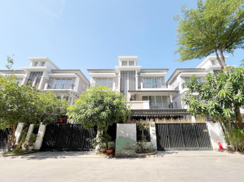 វីឡាភ្លោះ A សម្រាប់ជួល | Villa Twin A for Rent