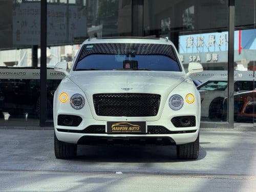 ទើបកាត់បាន Bentley Bentayga V12 2017 ហ្សុីនមួយជុំ
