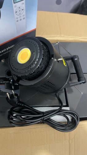 ភ្លើងLED ត្រូវជាពិសេសសម្រាប់អ្នកថតរូប និងVideo តាមរោងការ អាចបញ្ជាតេលេ និងប៉ូតុង កម្លាំងភ្លើង150W