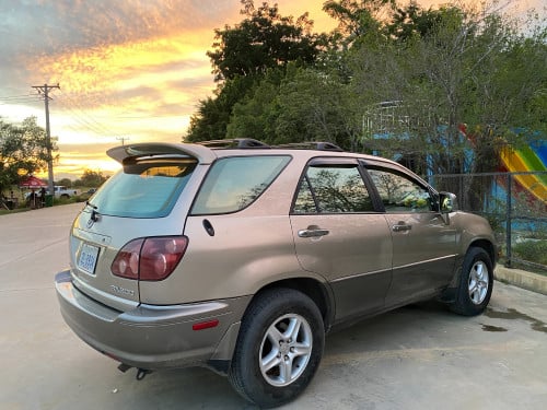 ឡាន LEXUS RX300 V6 ប៉ុង២ ឆ្នាំ2000 (Full Option) ម្ចាស់ជិះផ្ទាល់ ម៉ាស៊ីនហ្ស៊ីន ហាប់ណែនល្អ។