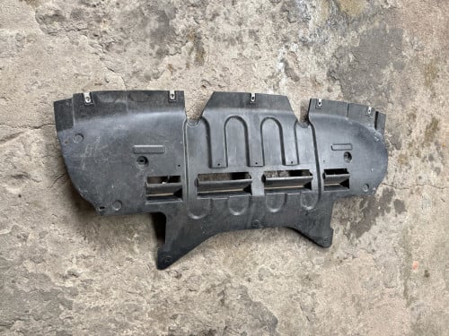 ប្រឡាំងដាស់ក្រោមម៉ាសុីនរបស់ឡាន MG RX8 2020 ដល់ 2023