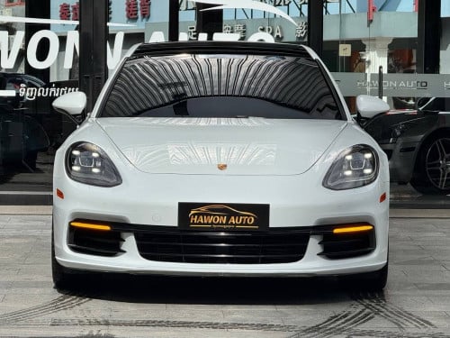 ទើបកាត់បានក្តៅៗ Porsche Panamera 4 2017 Full option