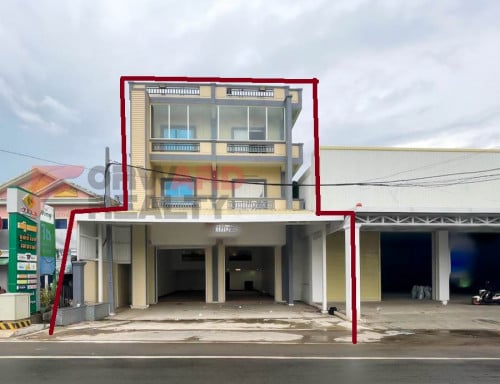 🏡 Spacious 8 Bedrooms Shop House Available for Rent- Chaom Chao Area