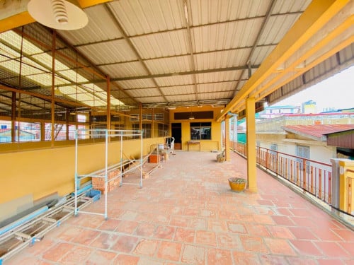 5Bed Upstair Flat With Big Balcony Roof Top For Rent In Sangkat Toul Svay Prey 1 Khan BKK