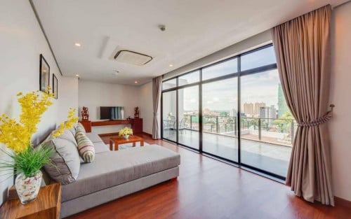 Elegant Wooden-Style Penthouse for Rent in BKK1-4 Bedroom