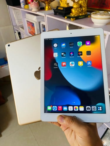 iPad 5 generation Wi-Fi 32G 70$ 64G 80$ 128G 95$