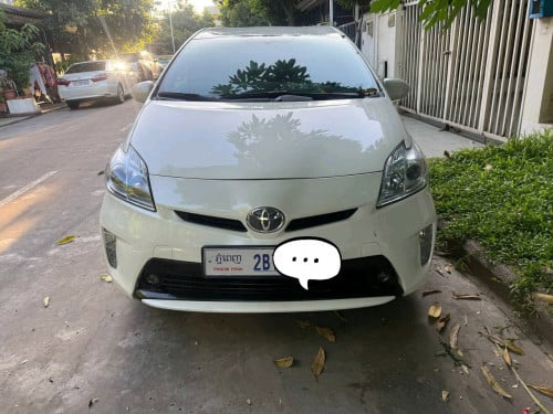 Prius full option 3 2011 2BE