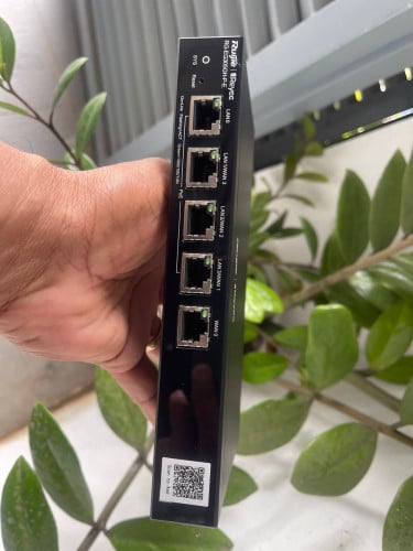 Reyee RG-EG305GH-P-E​ 5-Port High-Performance Cloud Managed PoE Router