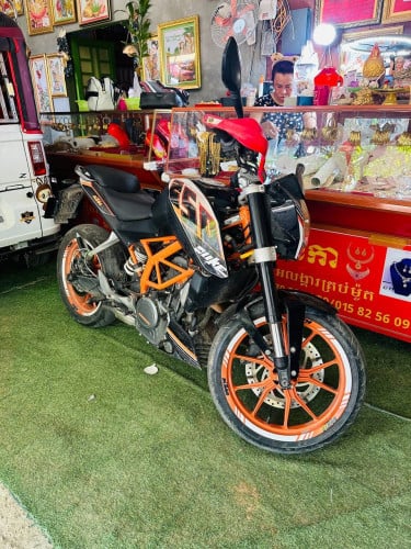 ប្រពន្ធពោះធំពិបាកជិះ ចង់លក់ដូរយកអូតូវិញ