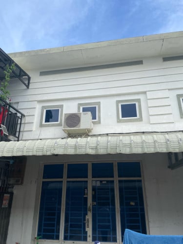 លក់បន្ទាន់ ក្រោមទីផ្សារ ៥០ ភាគរយ