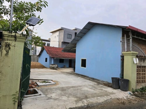 បន្ទប់ជួល នៅខេត្តកំពត ចម្ងាយពីផ្សារសាមគ្គី 5គីឡូម៉ែត្រ (ជិតសាលារៀនអង្គរខេមរា នឹងស្ថានីយរថភ្លើង )