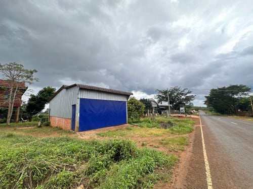 ដីនឹង​ផ្ទះលក់​ 8m x 100m  តំម្លៃ​ក្រោម​ទីផ្សា​ មណ្ឌលគិរី​