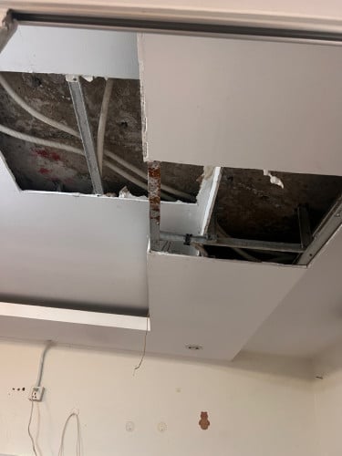 បាញ់កាវជួសជុលជ្រាបទឹកបាតប្លង់សេ ជួសជុលពិដាន លាបថ្នាំ