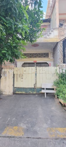 ផ្ទះអាជីវកម្ម1ជង់ សម្រាប់លក់លើផ្លូវអ៊ូអរ សន្ធមុខ