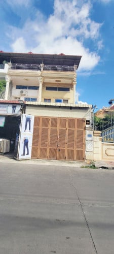 ផ្ទះអាជីវកម្ម1ជង់ សម្រាប់លក់លើផ្លូវអ៊ូអរ សន្ធមុខ