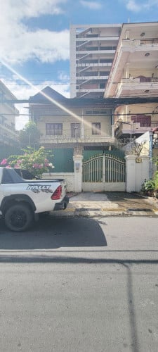 ផ្ទះអាជីវកម្មខ្នាតវីឡា1ជង់ សម្រាប់លក់លើផ្លូវអ៊ូអរ សន្ធមុខ