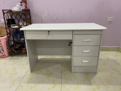 តុធ្វើការ 1.2m x 0.6m